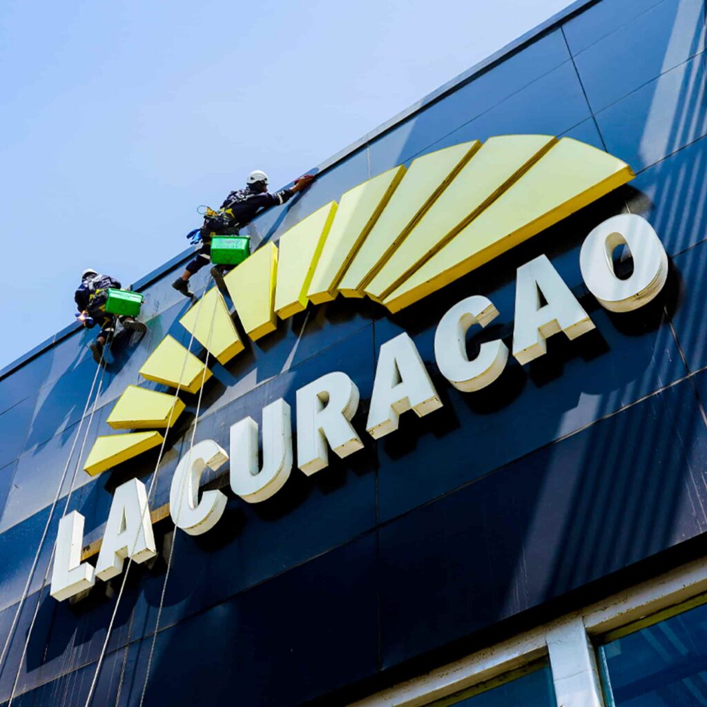 expertos en limpieza en altura, proyecto la curacao